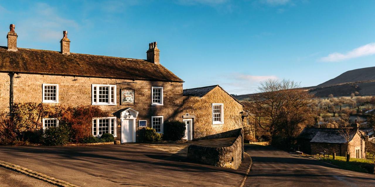 ホテル The Assheton Arms クリザーロー エクステリア 写真