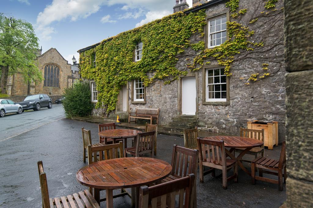 ホテル The Assheton Arms クリザーロー エクステリア 写真