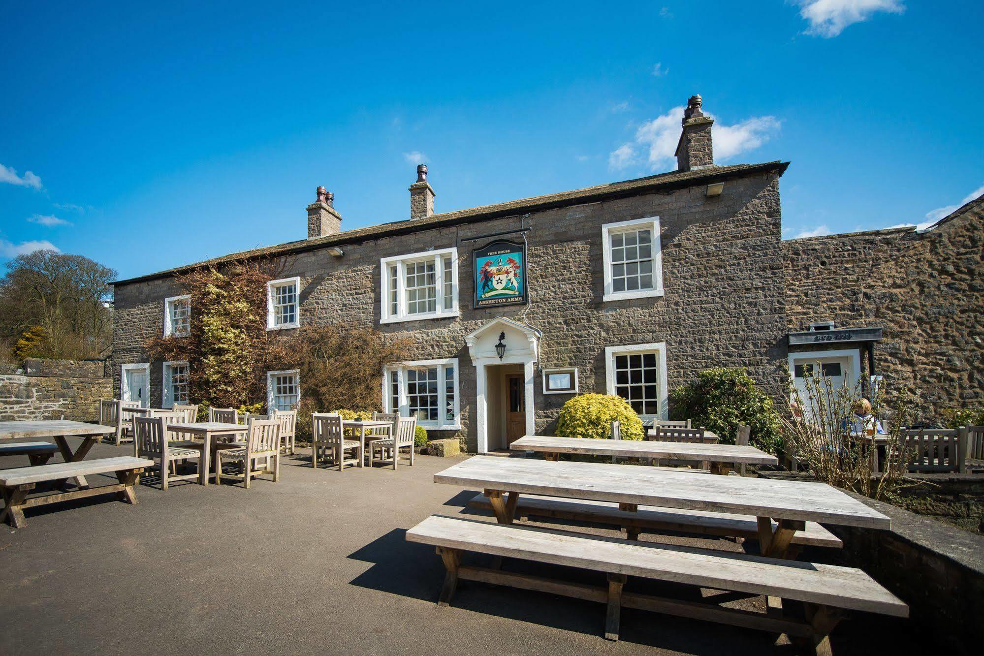 ホテル The Assheton Arms クリザーロー エクステリア 写真